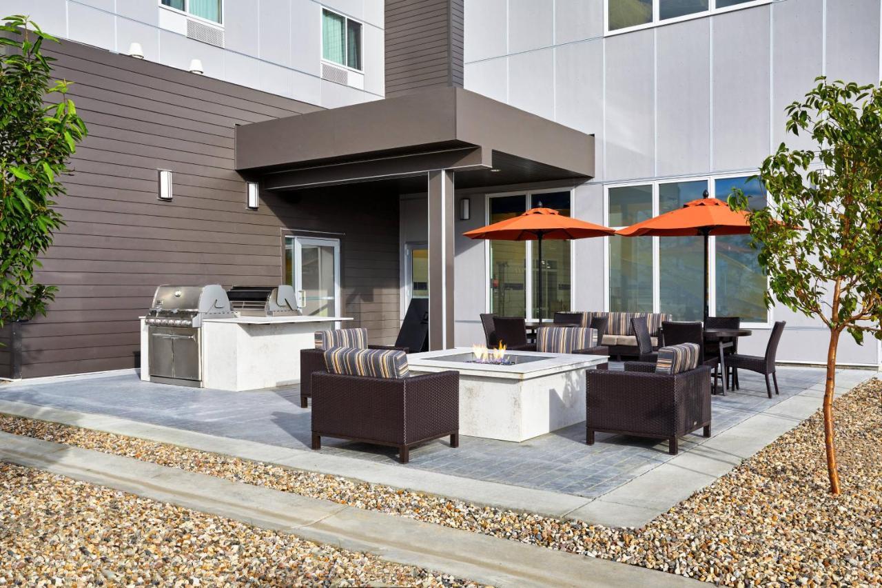 Towneplace Suites By Marriott Fort Mcmurray Exterior photo
